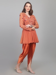 Elegante conjunto de fiesta para mujer: Vestido peplum con cuentas de lentejuelas Dhoti, pedrería y perlas, edición de diseñador. - Product Image 5
