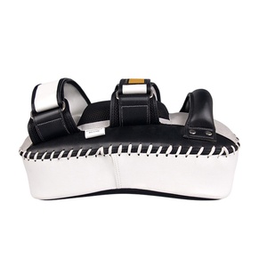 Pads thaïlandais sur mesure en cuir durable, pads thaïlandais professionnels pour l'entraînement, pads de boxe Muay Thai. - Product Image 4