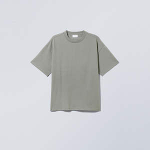 Camiseta Oversize de Hombros Caídos de Algodón Grueso 250gsm, Estilo Urbano Vintage de Verano 2025, Ajuste Holgado, 100% Algodón Personalizable - Product Image 4