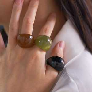 Anillo de resina hecho a mano, redondo, amarillo, para el dedo índice, accesorio artesanal de joyería - Product Image 5