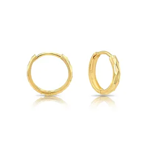 Pendientes de Aro Huggie Redondos de Oro Amarillo Sólido de 14K con Corte de Diamante, Tamaño Pequeño 12MM - Product Image 1