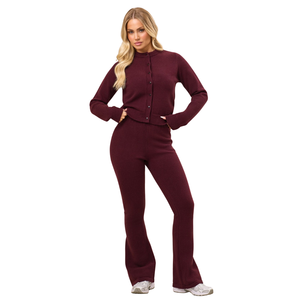 Conjunto de Top de Punto Acanalado Color Borgoña con Botones y Pantalones Acampanados para Mujer, Ropa de Salón Premium, Atuendo Deportivo Coordinado - Product Image 1