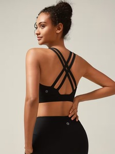 Bralette de sport à bretelles spaghetti Plunge |   Débardeur court côtelé sans coutures pour la gym |   Vêtements de sport rembourrés et antichoc pour femmes - Product Image 4