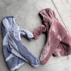 Chaqueta de lana con capucha y diseño geométrico, gruesa y cálida para invierno, con cierre de cremallera, corte regular, forro y diseño de patchwork. - Product Image 3