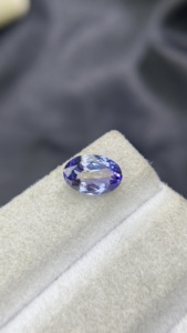 Tanzanite Naturelle Certifiée Non Chauffée Couleur Bio Forme Ovale Taillée Pierre Naturelle Zoisite Tanzanite 1,72 Carat Pureté Éclatante - Product Image 6
