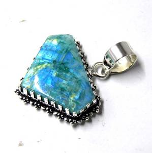 Pendentif artisanal vintage en argent sterling plaqué or avec serti clos et pierre de lune verte, élégant bijou en pierre précieuse naturelle - Product Image 5