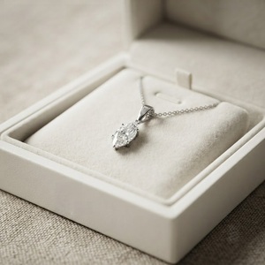 Collar con Colgante Solitario de Diamante Cultivado en Laboratorio con Corte Marquesa de 1.50 CT, Certificado por IGI, Oro Sólido de 14K, Joyería Fina Minimalista para Boda - Product Image 4