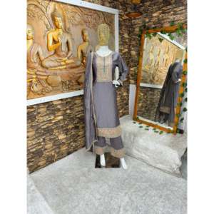 Magnifique ensemble de fête en mousseline avec broderies : haut, pantalon palazzo et dupatta - Product Image 2