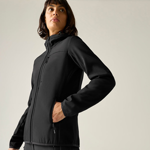 Veste softshell à capuche pour femme OEM, décontractée, résistante au vent, avec fermeture éclair intégrale, poches utilitaires, légère, vêtement d'extérieur performant - Product Image 4