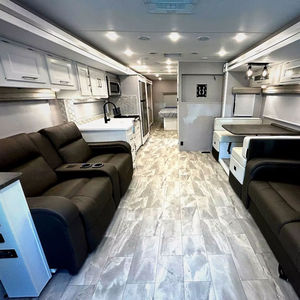 PROVEEDOR DE Autocaravanas usadas Coach men RV Encore Clase A con motor a gasolina, modelo 355DS, año 2023 - Product Image 2