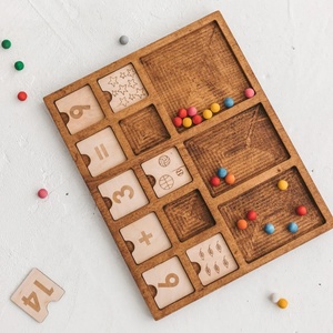 Montessori มีถาดนับจำนวนและจำนวนเครื่องมือการสอนสำหรับเด็กวัยเรียนและเด็กอนุบาลกรอบรูปรวมอยู่ด้วย - Product Image 1