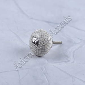 Boutons en céramique de style vintage avec motifs délicats pour armoires de cuisine et de salle de bain par Axiom Home Accents - Product Image 2