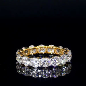 Bague éternelle classique en diamants ronds à éclat continu pour anniversaire de mariage, empilable et bijoux fins de luxe - Product Image 4