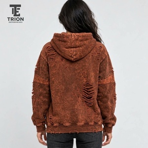 Sweat à capuche élégant pour femme, effet usé, aspect vintage délavé, tissu confortable, coupe décontractée et détails bruts audacieux. - Product Image 3
