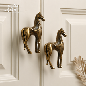 Poignée de meuble décorative en alliage de zinc brossé en forme de cheval, bouton de tiroir détaillé, poignée de placard équestre - Product Image 1