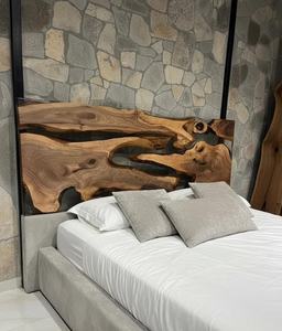 Tête de lit artisanale en bois massif avec résine époxy transparente, design rustique moderne, finition à l'ancienne - Product Image 2