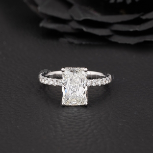 Anillo de Diamantes con Corte Baguette en Oro Blanco, Diseño Nuevo, con Certificación IGI y Claridad VVS para Mujer, de Proveedor Indio - Product Image 1