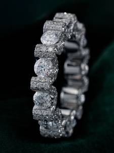 Anillo de Eternidad de Moissanita Chapado en Oro Blanco y Rodio, Corte Brillante Redondo, Banda Halo, para Mujer, Regalo de Compromiso o Boda, Joyería - Product Image 3