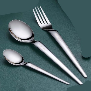 Ensemble de couverts vintage en acier inoxydable argenté avec design de poignée unique, de haute qualité, pour la maison et les mariages - Product Image 3