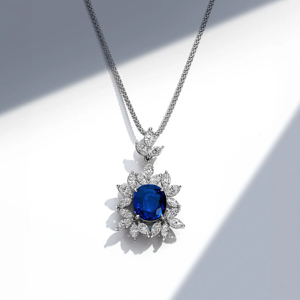 Collar de Lujo para Mujer con Colgante de Zafiro Chapado en Oro Sólido de 18K y Rodio, Diseño de Flor con Diamantes de Corte Marquesa y Cadena de Serpiente - Product Image 1