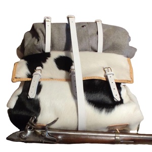 reproducción de una mochila o havresac de cuero de vaca de la era napoleónica francesa - Product Image 1