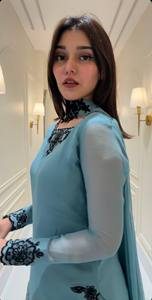 Robe longue élégante pour femme, bleue, brodée, style indien pakistanais, coupe classique, extensible, en FOX GEORGETTE, pour toutes les occasions - Product Image 3