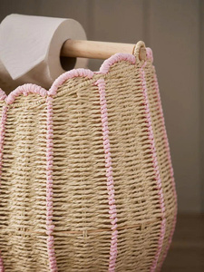 Porte-papier toilette en jonc de mer tressé avec bordure rose, accessoire de salle de bain écologique, distributeur de rouleaux et panier de rangement - Product Image 3