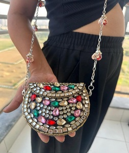 Sac à main personnalisé en métal mosaïque Kundan plaqué or F S INTERNATIONAL fait à la main avec doublure en satin, perles et pierres - Product Image 4