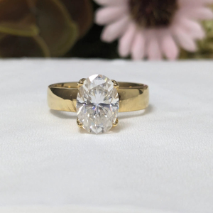 แหวนหมั้นเพชรโมอิสซาไนต์ทรงรี 2.20 กะรัต ยี่ห้อ Lurba Jewels ดีไซน์คริสเตียน ผิวขัดเงา ทองคำแท้ 14K สีเหลือง แหวนแต่งงาน - Product Image 1