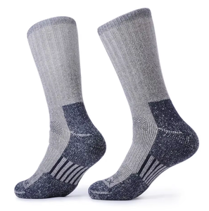 Chaussettes de sport et de yoga professionnelles pour hommes, antidérapantes, à rayures imprimées numériquement, en maille de bambou classique, collection hiver 2026, vente chaude - Product Image 5