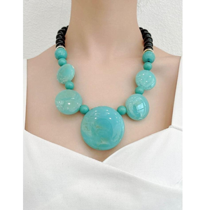 Collar de Resina de Moda, Hermoso, de Alta Calidad, Hecho a Mano, con Acabado Pulido, para Mujer, por Perfect Enterprises - Product Image 2