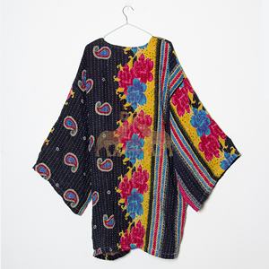 Kimono indio con estampado Kantha, diseño bohemio, ligero, teñido natural, tela estampada a mano. - Product Image 3