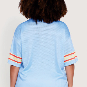 Camiseta de Fútbol Americano Unisex Ligera de Alta Calidad, Cuello en V, Manga con Rayas en Contraste, Sublimación Personalizada, 100% Poliéster - Product Image 6
