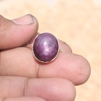 Bague en argent sterling 925 plaqué or rose avec cabochon ovale en rubis étoilé violet naturel, sertie dans un clos, faite à la main, minimaliste, unisexe
