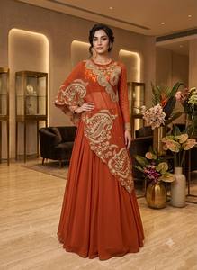 Ensemble de lehenga pour femme de créateur avec chemisier à manches imprimées, shrug brodé et jupe élégante en georgette - Product Image 1