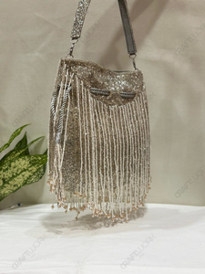 Fabricant d'accessoires de mode artisanaux haut de gamme, exportateur de pochettes de soirée et de haute couture pour mariages - Product Image 5