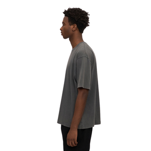 Camiseta de Hombre Oversize con Cuello Redondo y Manga Corta, Logo en el Pecho, Corte Holgado, Estilo Jersey, Fabricante de Ropa Personalizada OEM al por Mayor - Product Image 1