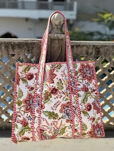 Sac à bandoulière matelassé en coton imprimé pour femme, sac à main tendance de créateur avec un look luxueux - Product Image 3