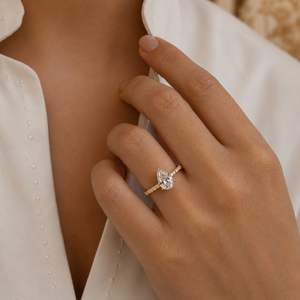 Bague de fiançailles de luxe en or jaune 10 carats avec diamant de laboratoire taille poire pavé, certifiée IGI – Bijou raffiné, cadeau élégant et intemporel pour femme - Product Image 4
