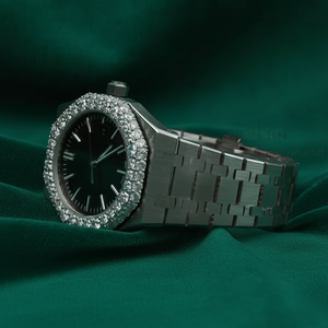 Montre de luxe en moissanite sertie de pierres, cadran noir, acier inoxydable, lunette entièrement pavée de pierres - Product Image 3