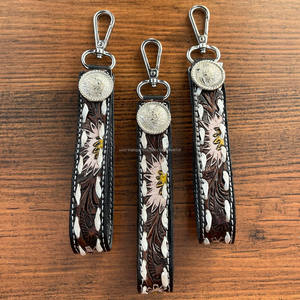 2024 haute qualité Western Floral repoussé cuir bracelet en cuir véritable porte-clés voiture maison porte-clés sangle titulaire lanière femmes - Product Image 3