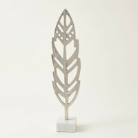 Sculpture abstraite attrayante en métal argenté avec base en marbre noir naturel, lot de 2, décoration de table contemporaine de luxe pour salon