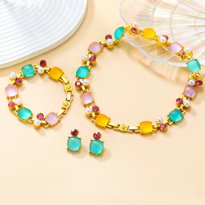 Colliers tendance en résine perlée pour les occasions festives – Faits main, forme ange personnalisée, multicolores, à la mode - Product Image 6