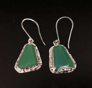 Pendientes de Calcedonia Verde, Plata de Ley 925 Martillada, Chapados en Oro, Hechos a Mano, Joyería de Piedras Preciosas Naturales, Regalo para Mujer - Product Image 1