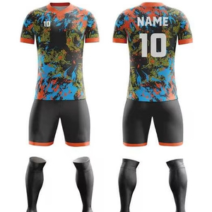 Este uniforme de fútbol de poliéster sublimado de una fábrica OEM incluye servicio profesional para marcas minoristas de alta gama. - Product Image 1