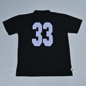 เสื้อโปโลแขนสั้นสีดำสำหรับผู้ชาย แห้งเร็ว ระบายอากาศดี รับผลิตแบบ OEM พร้อมสกรีนโลโก้ตามสั่ง พิมพ์ลายอัศวินหมายเลข 33 ปกติดกระดุม สไตล์ลำลอง ขายส่ง - Product Image 2