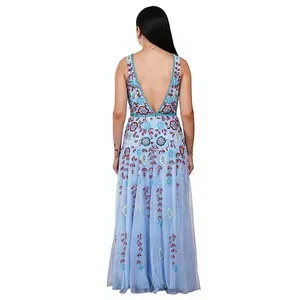 Robe de soirée bleu ciel luxueuse, entièrement brodée à la main |   Robe de bal sans manches à col en V brodée de fleurs |   Robe maxi évasée en tulle haut de gamme - Product Image 2