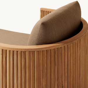 Chaise longue moderne en teck avec coussin rembourré incurvé et panneaux cannelés – Design minimaliste pour l'extérieur, idéale pour les villas, les centres de villégiature et les bords de piscine - Product Image 6