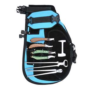 Kit d'équipement de fermeur avancé avec coupe-crevasses, dégrossisseur de sabots, extracteur de sabots, tablier de protection en cuir à boucle et couteaux à sabots avec extrémité en laiton - Product Image 1