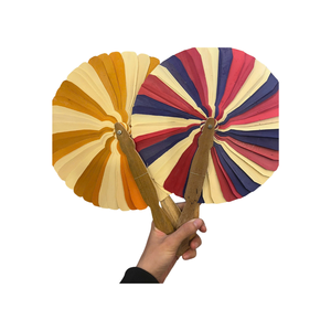 Éventail artisanal en feuilles de coco du Vietnam, en matériau naturel, pour rafraîchir lors d'événements en plein air, comme les mariages, les fêtes, ou comme cadeaux. - Product Image 4